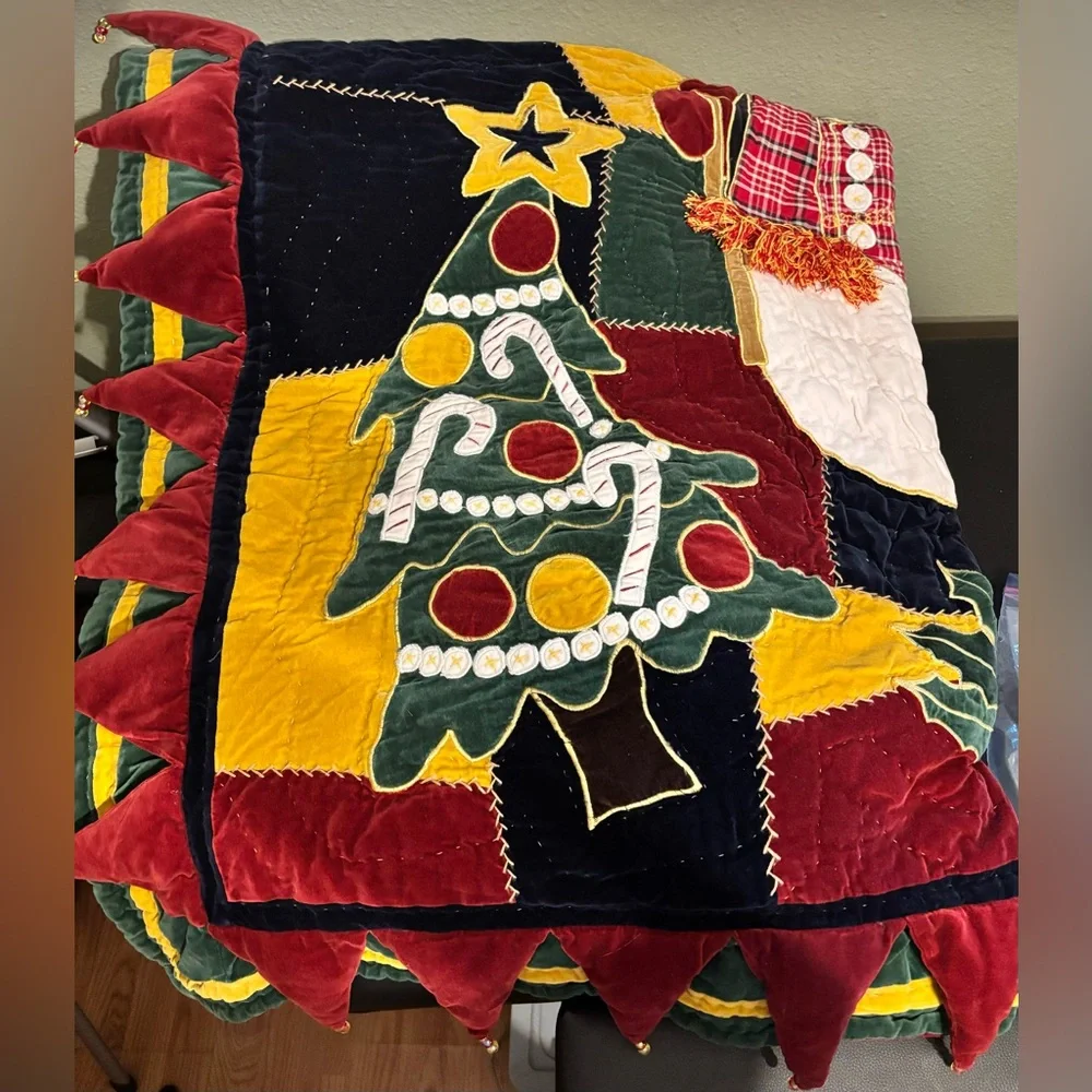 VTG 3D CHRISTMAS BED TOPPER (ROSS SIMONS 100% COTTON-VELVET FILLING:100% COTTON